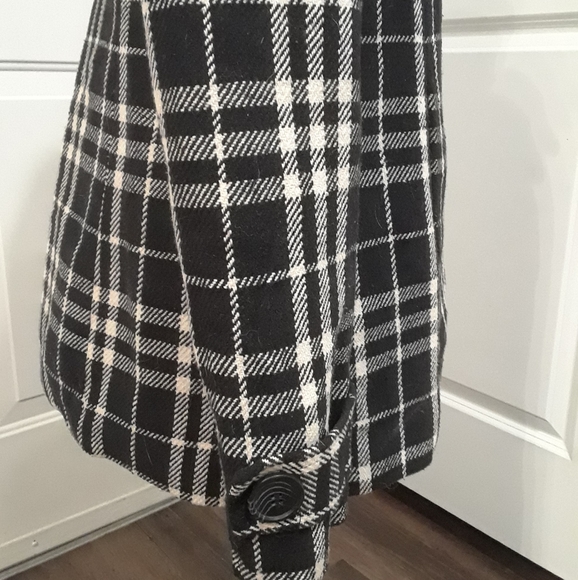 💕HP💕Black and white plaid coat - Picture 6 of 10